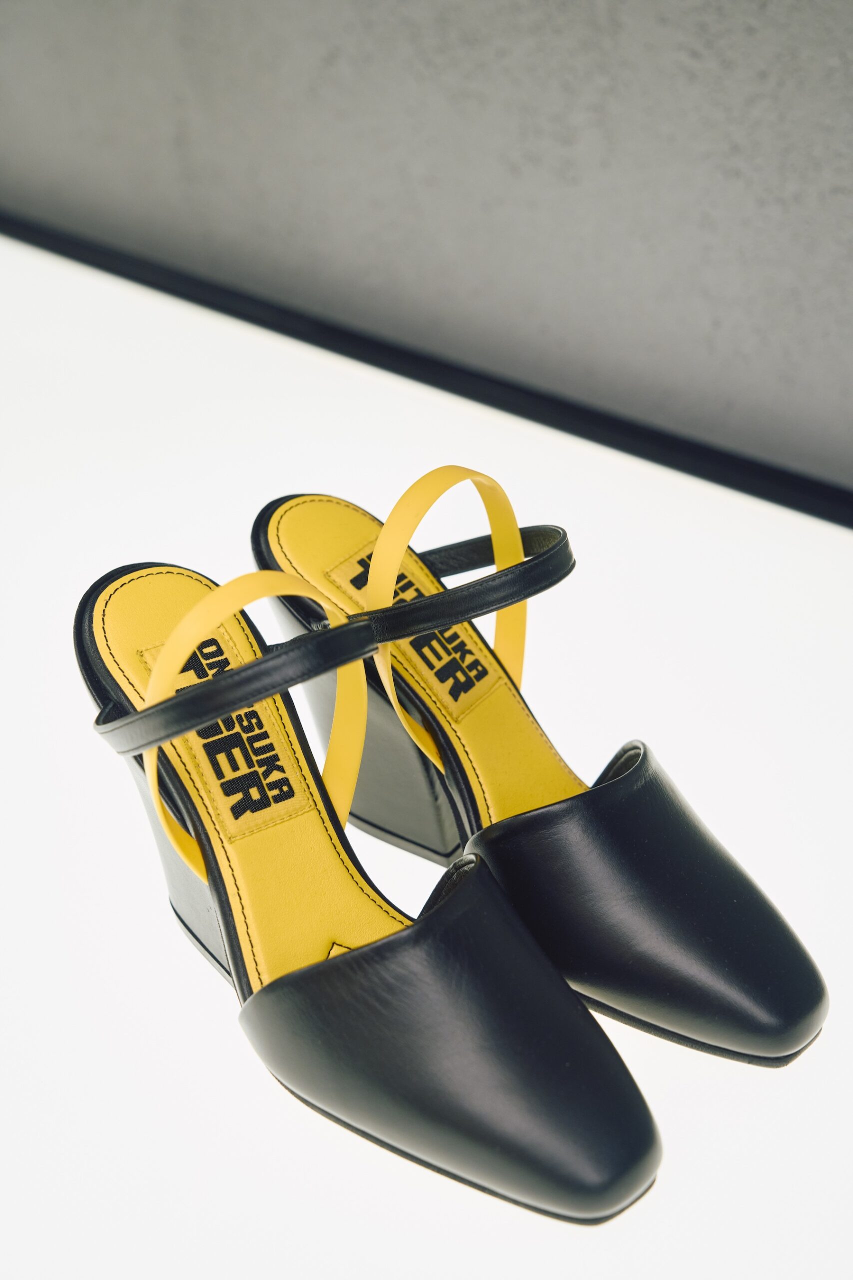 未使用保管品　オニツカタイガー　コムサデモード　シューズ　靴　27㎝　QJ99 未使用保管品 オニツカタイガー コムサデモード シューズ 靴 27